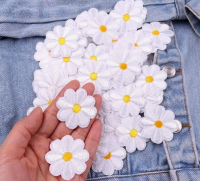 Strijkemblemen bloemen wit 10 stuks