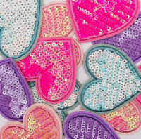 Strijkemblemen pailletten harten 12 stuks